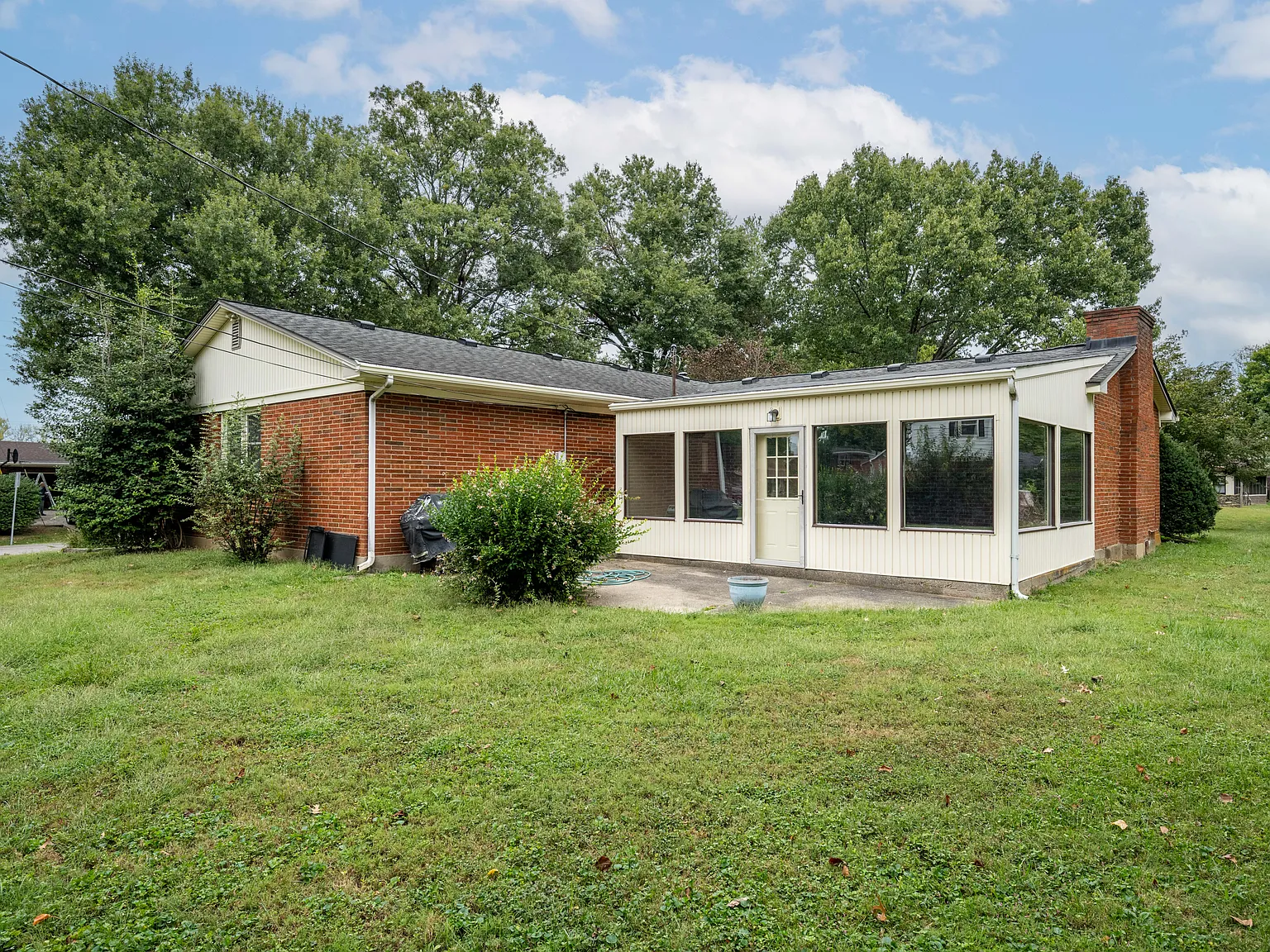 3 bed, 1700 sqft, $2,350 — Photo 2
