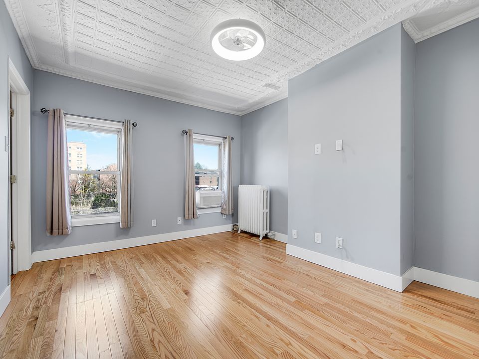 1st image of 296 17th St #1
