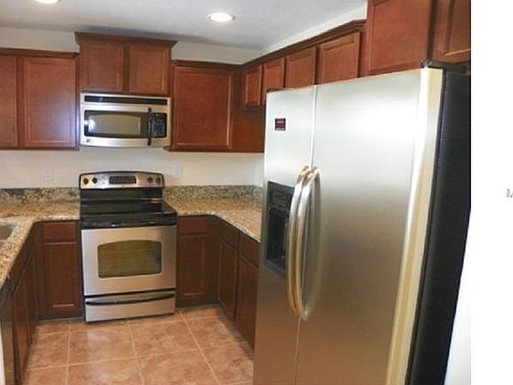 5th image of 264 Carina Cir