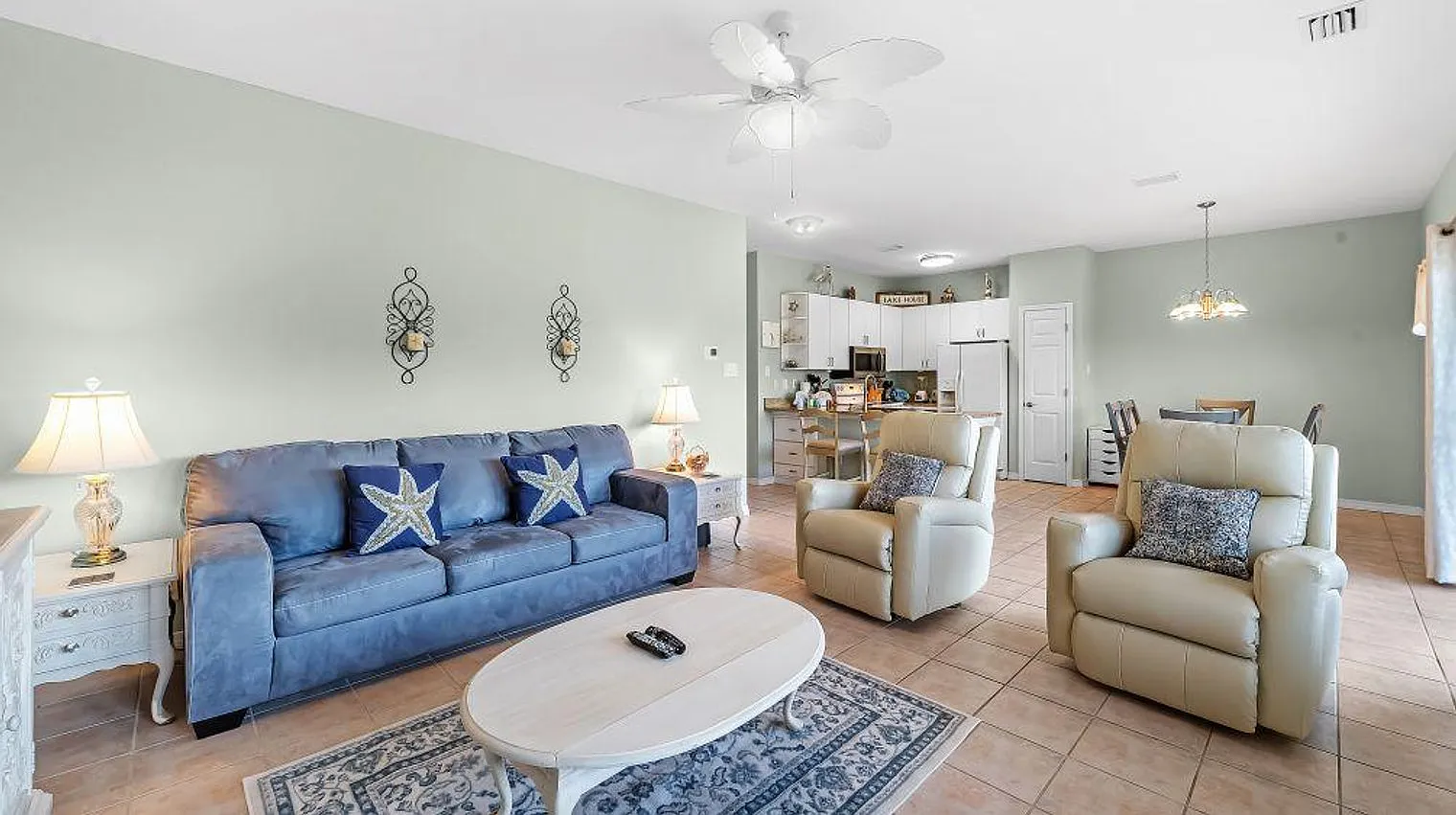 2 bed, 2.0 bath, 1044 sqft, $4,808 — Photo 3