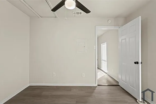 436 Carver St — Photo 8