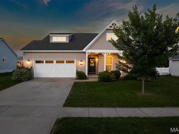 1701 Canopy Crest Cir, Swansea, IL 62226