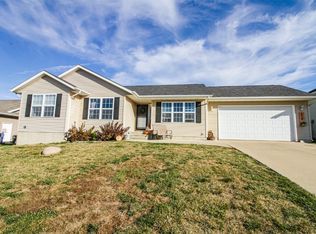 212 Meadow Breeze Ln, Center Point, IA 52213