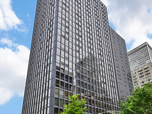 910 N Lake Shore Dr #820, Chicago, IL 60610