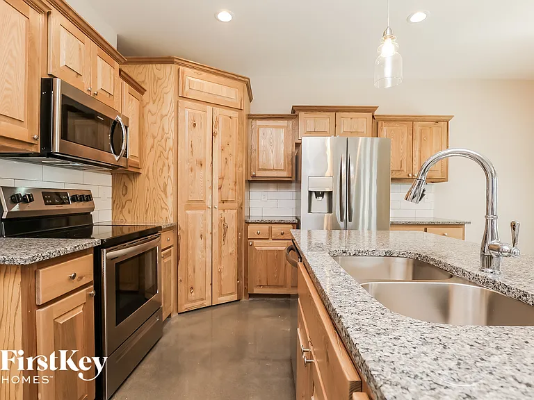 732 Ellie Dr — Photo 6