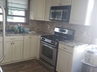 5714 253rd St #1F, Little Neck, NY 11362