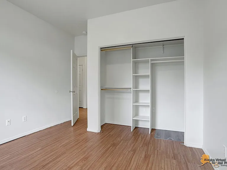 1105 W 34th Ave — Photo 15