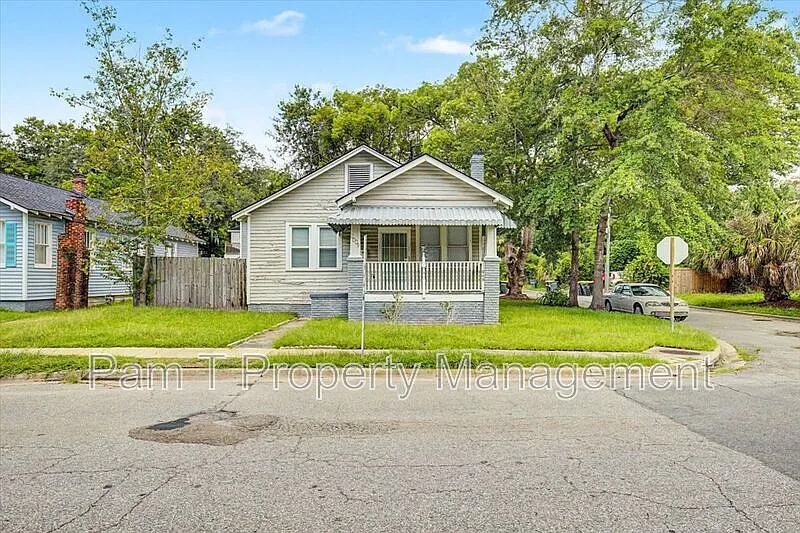 3 bed, 2.0 bath, 1354 sqft, $2,499 — Photo 2