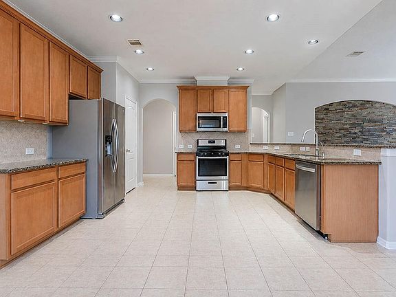 3rd image of 3214 Sabine Spring Ln