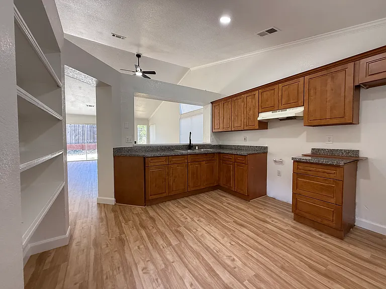 2145 Alta Sierra St — Photo 4