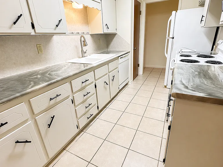 2806 Greystone Dr — Photo 4