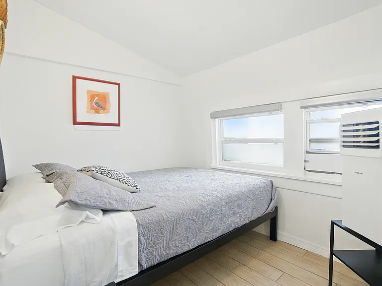 714 Grove St N #1 — Photo 9