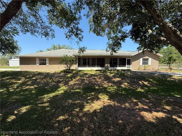 323 Buccaneer St NW, Lake Placid, FL 33852