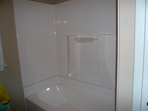 bathroom1tub