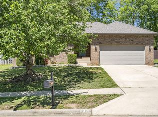 2351 W Arlington St, Springfield, MO 65810