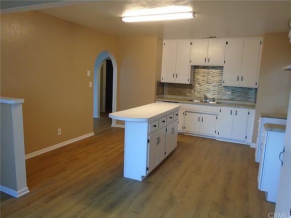 3rd image of 1170 W Olive St