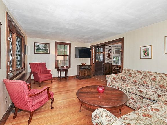 3rd image of 9 Woodlawn Dr