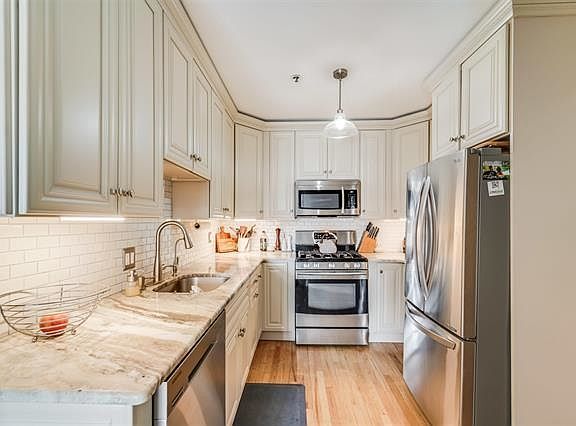 5th image of 1103 Washington St APT 7