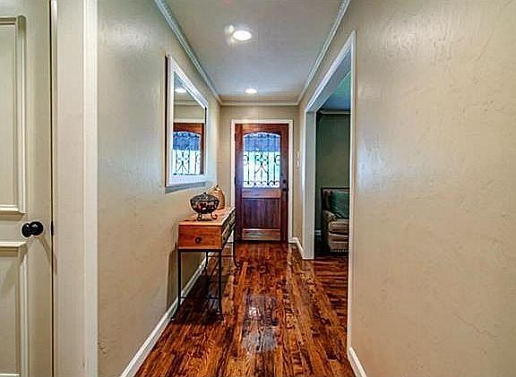 2nd image of 618 Parkview Ln
