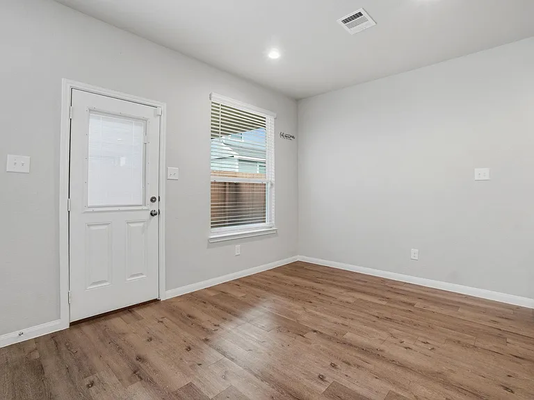 22210 Great Royal Ln — Photo 9