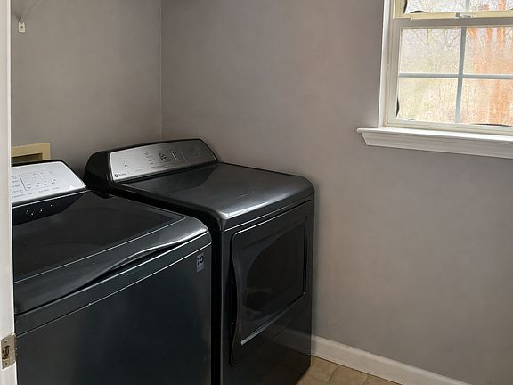 2nd image of 2 Stapleford Park Dr