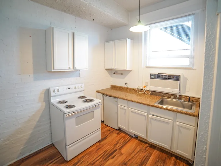 2800 N Pine Grove Ave #8I — Photo 14