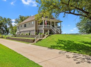 326 Silvers Rd, Saint Peters, MO 63376