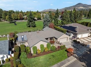 3153 Pepperwood Dr, Medford, OR 97504