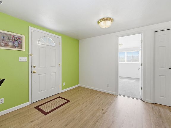 4th image of 186 40th St