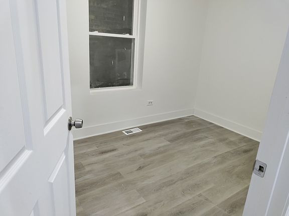 4th image of 2814 W 25th Pl Floor 1