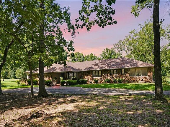 2nd image of 3003 W Sharon Drive