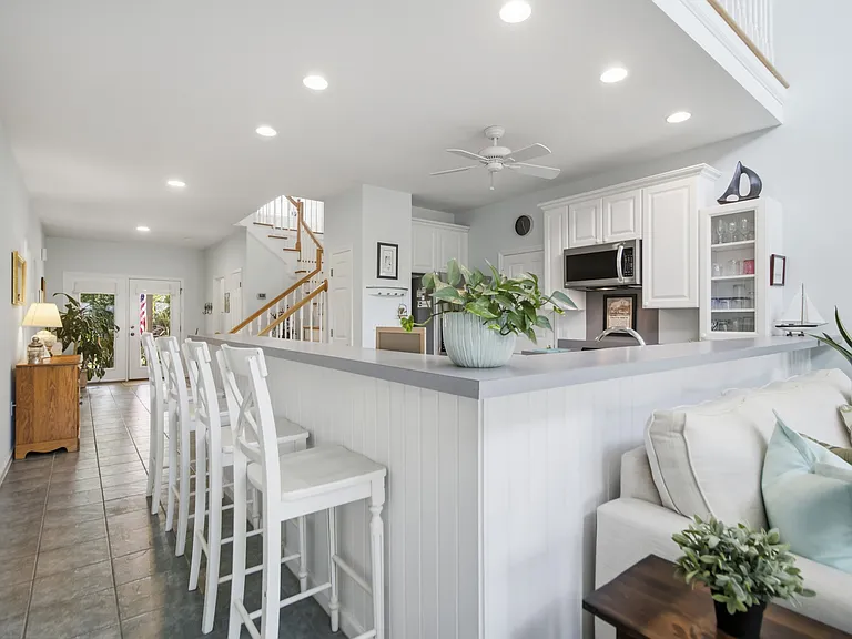 302 E Huron Ave — Photo 12