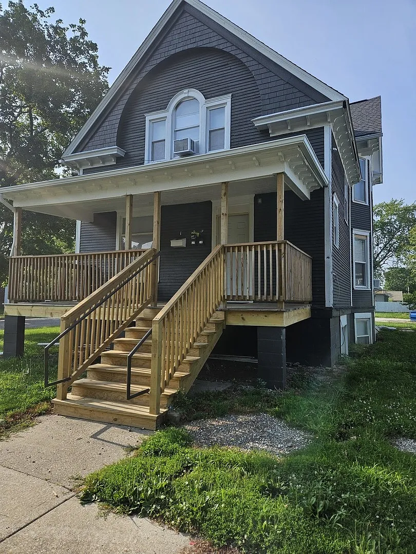 402 E Church St photo 1