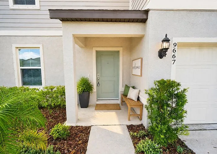 4 bed, 2.5 bath, 2890 sqft, $2,995 — Photo 2