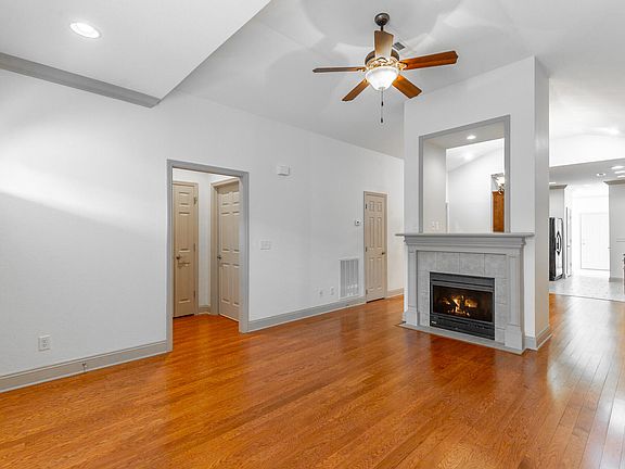 3rd image of 313 Callaway Ct #313