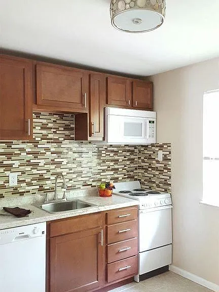 340 San Juan Dr #D — Photo 1