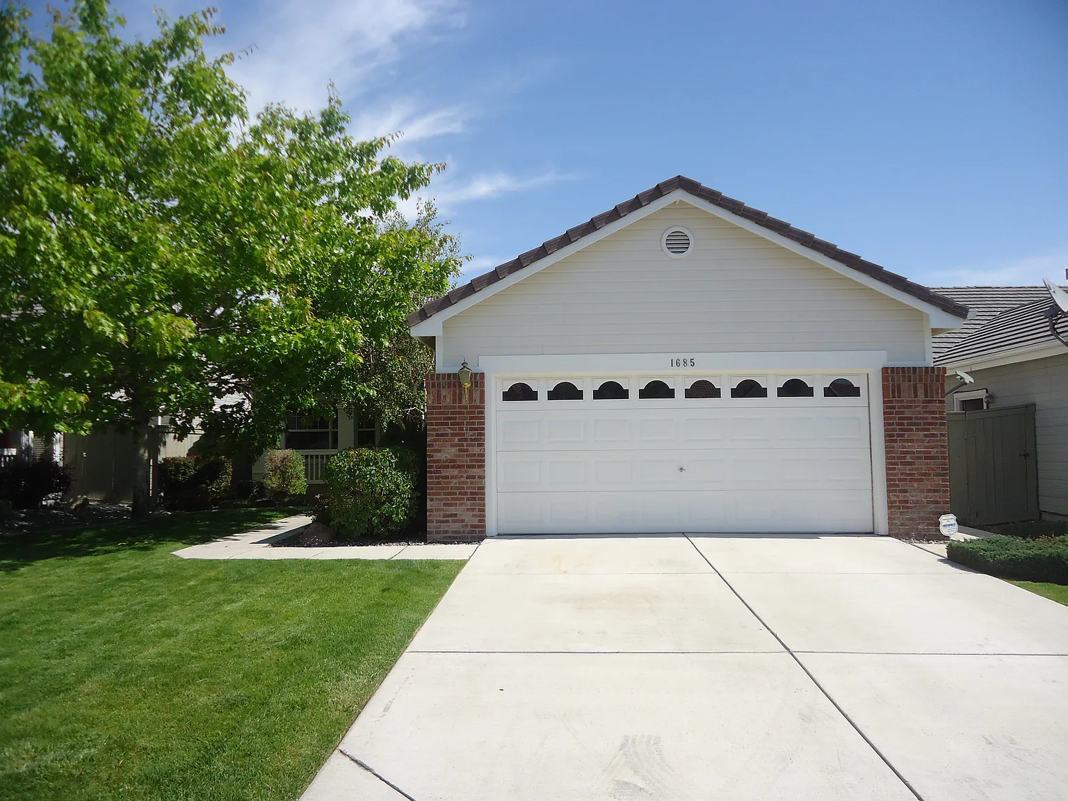 1685 Westmont Ln photo 1