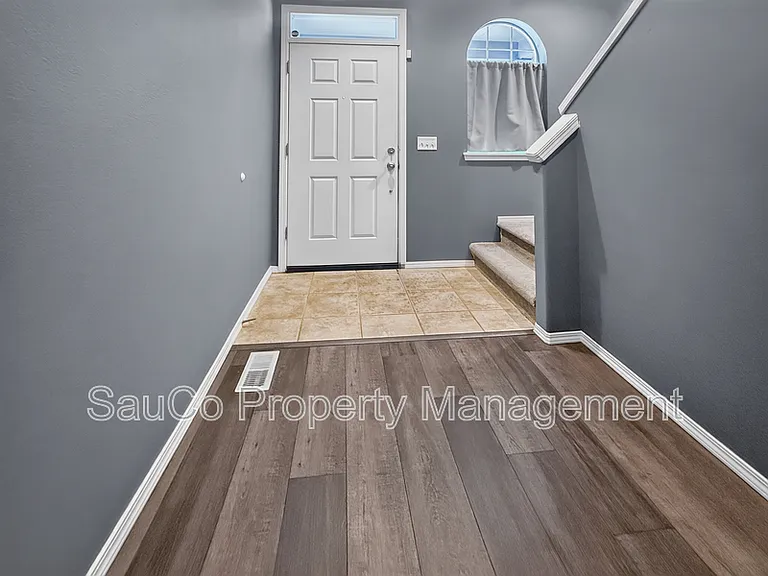 948 SE Elina Ave — Photo 2