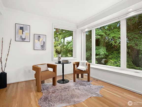 3rd image of 1117 W Blaine Street