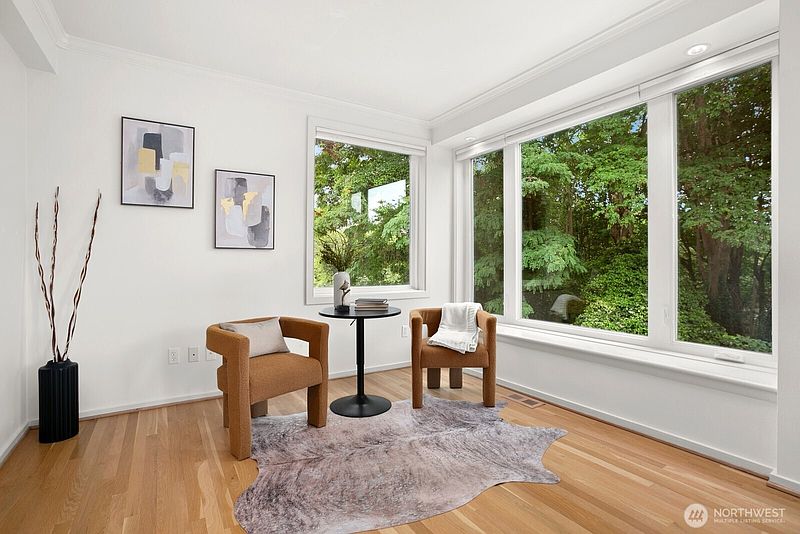5th image of 1117 W Blaine Street