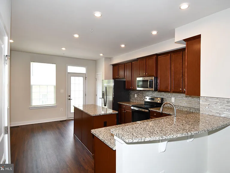 4917 Crest View Dr — Photo 5