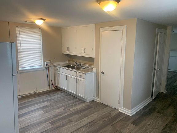 4th image of 2616 Montgomery St APT 3