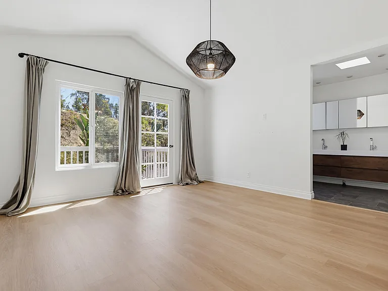 1609 Honeysuckle Ct — Photo 14