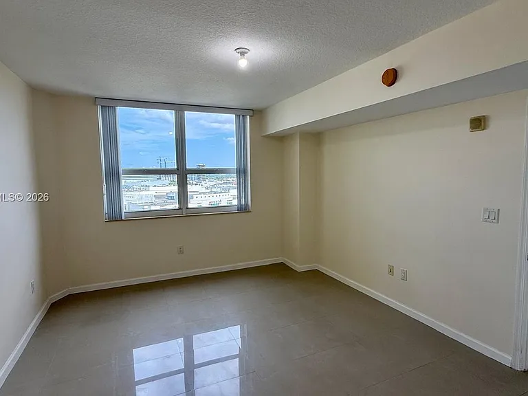 19501 W Country Club Dr #1212 — Photo 41
