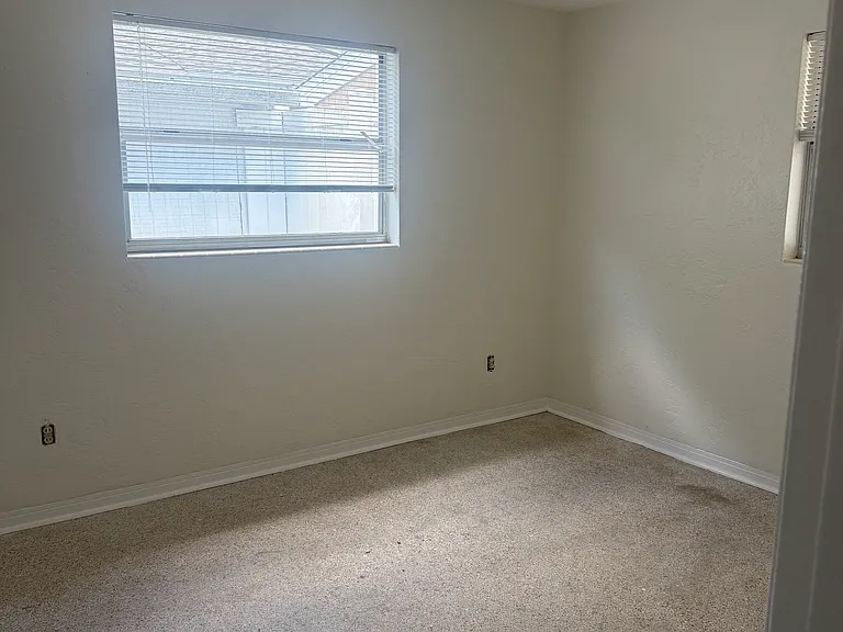 good size bedrooms with closests