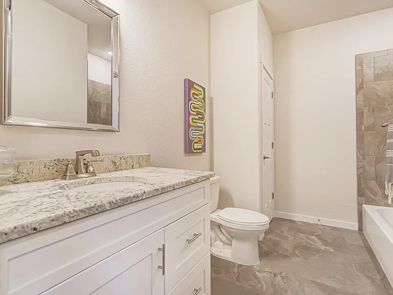 full 2nd bathroom