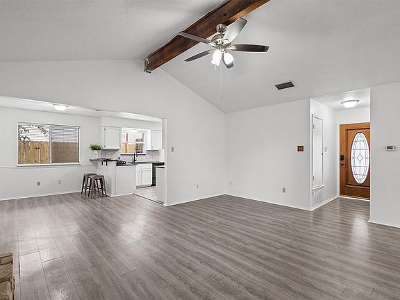 5th image of 701 Riverwood Dr