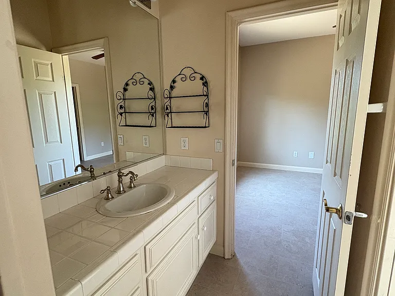 524 Golden West Dr — Photo 36