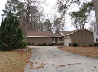 909 Hillcrest Dr, Rockingham, NC 28379