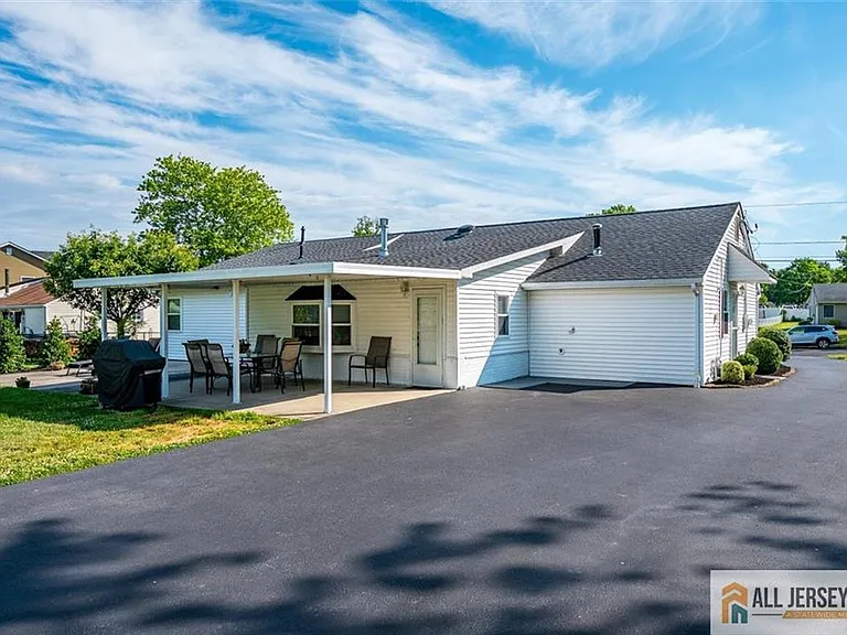 39 Kendall Rd — Photo 32